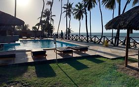 Condomínio com vista para o Mar e Piscina no CUMBUCO- AP 106